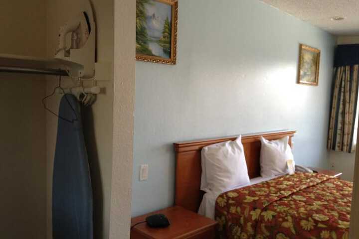 Room 21 of 29