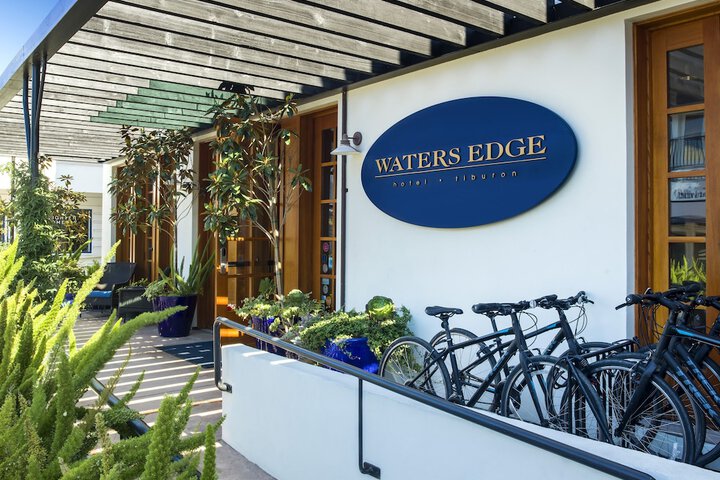 Waters Edge Hotel