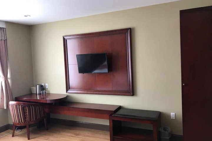 Room 17 of 34