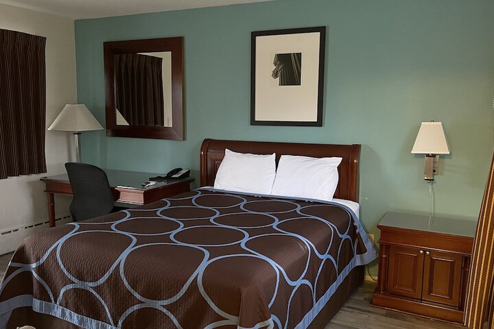 Room 4 of 17