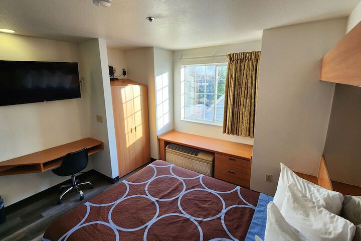 Room 12 of 17