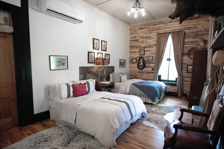 Room 25 of 60