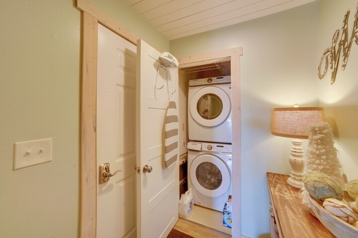 Unwind Fireside: Ozark Mtn Condo w / Resort Perks!