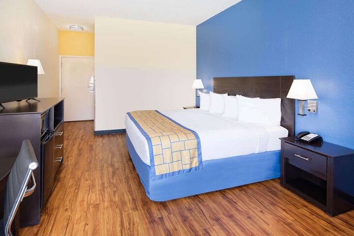 Room 13 of 19