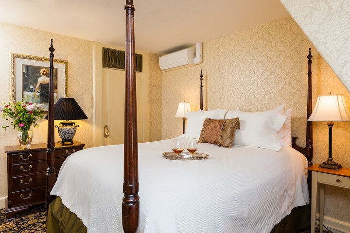 Room 28 of 84