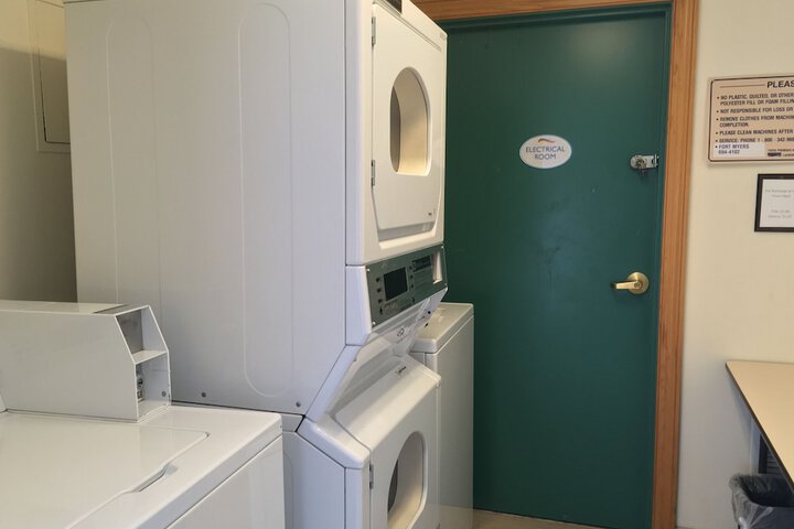 Room 10 of 32