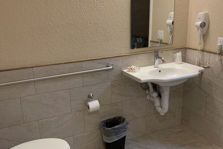 Room 9 of 31