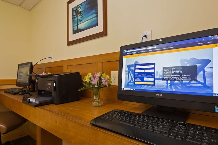 Best Western Plus Windjammer Inn & Conference Center