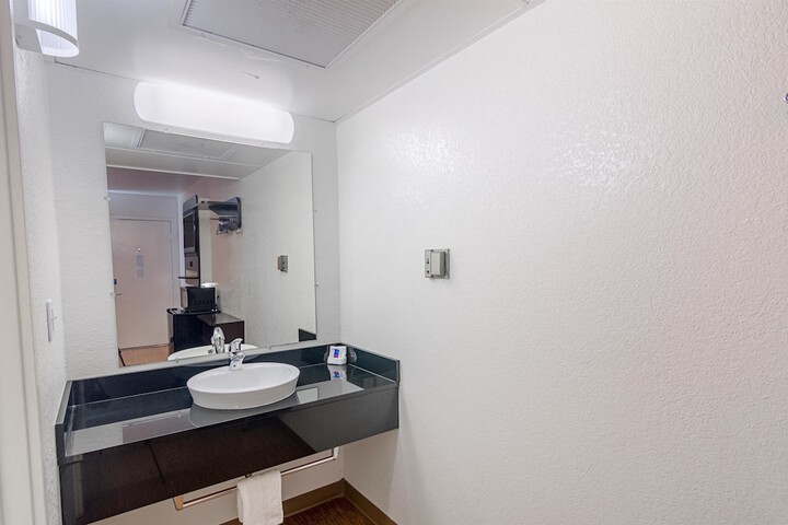 Room 30 of 40