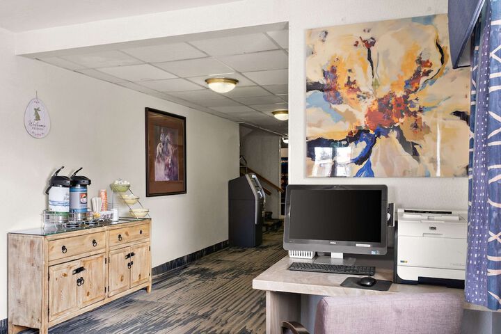 Business Center 47 of 47
