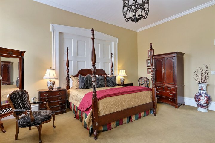 Room 52 of 170