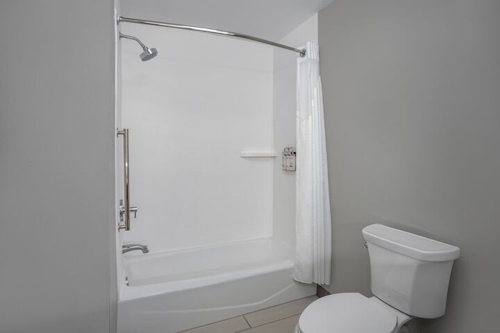 Holiday Inn Express Hotel & Suites Clinton by IHG