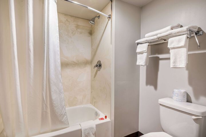 Econo Lodge Milwaukee Airport