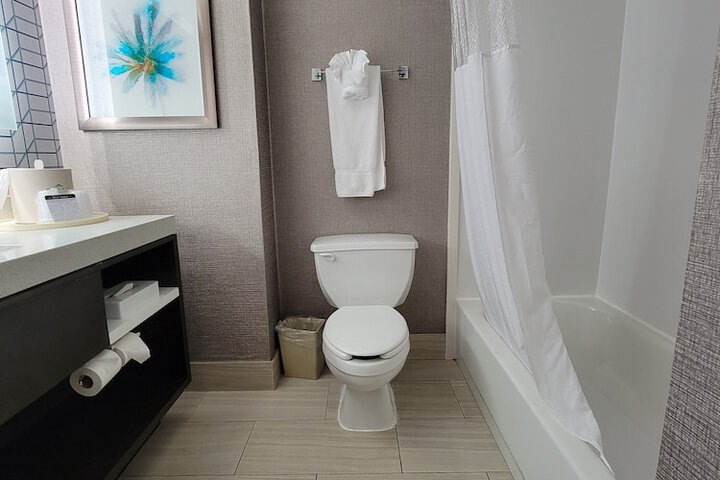 Room 6 of 28