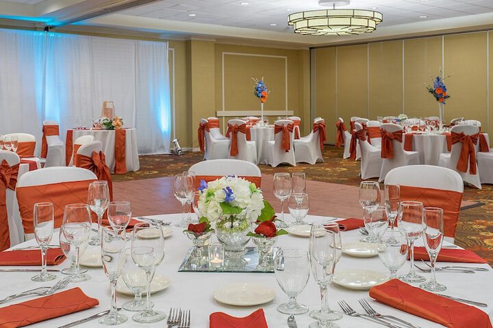 Ballroom/Hall 22 of 25