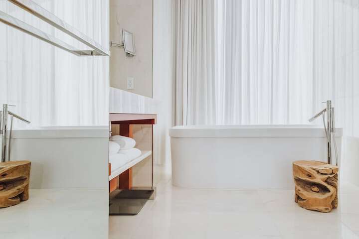 Room 50 of 142