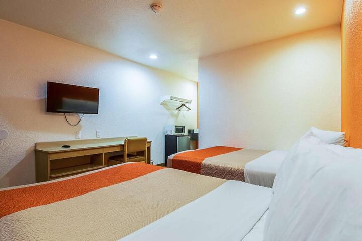 Motel 6-Bakersfield CA - Airport