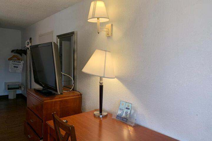 Travelodge Suites by Wyndham MacClenny