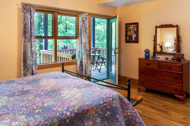 Bent Creek Lodge Bed & Breakfast