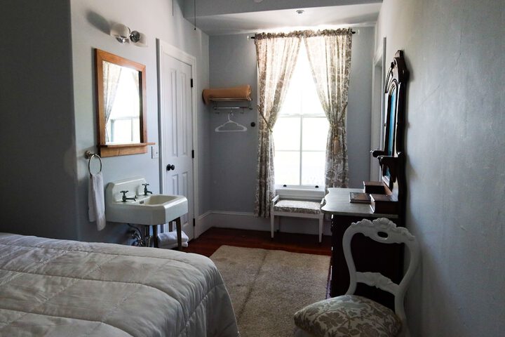 Room 17 of 57