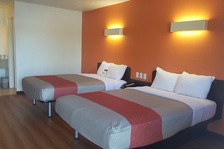 Room 33 of 82