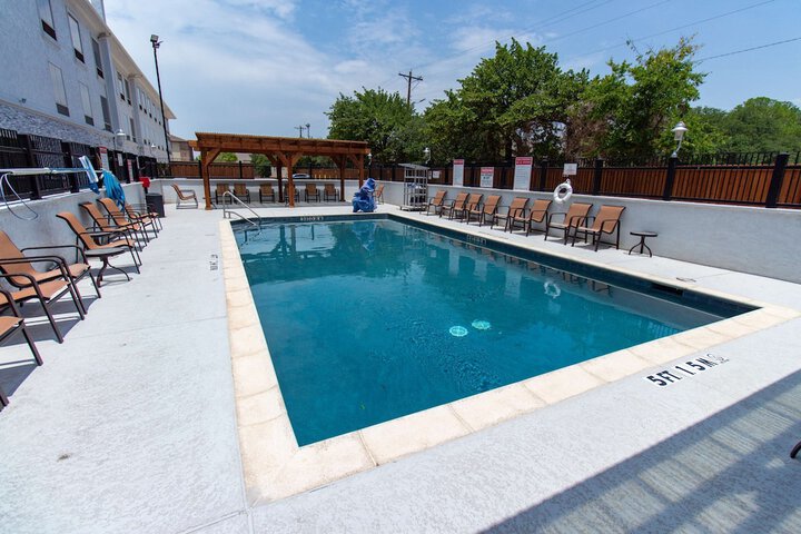 Pool 10 of 65