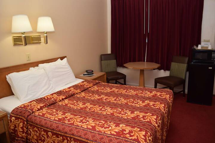 Room 16 of 28