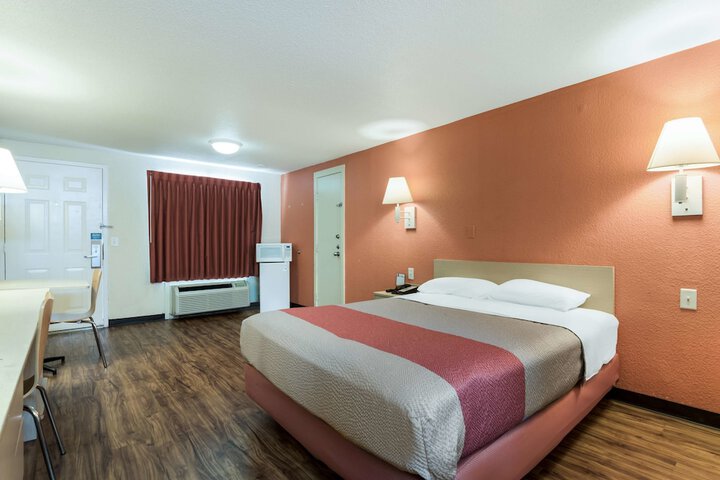 Room 18 of 29