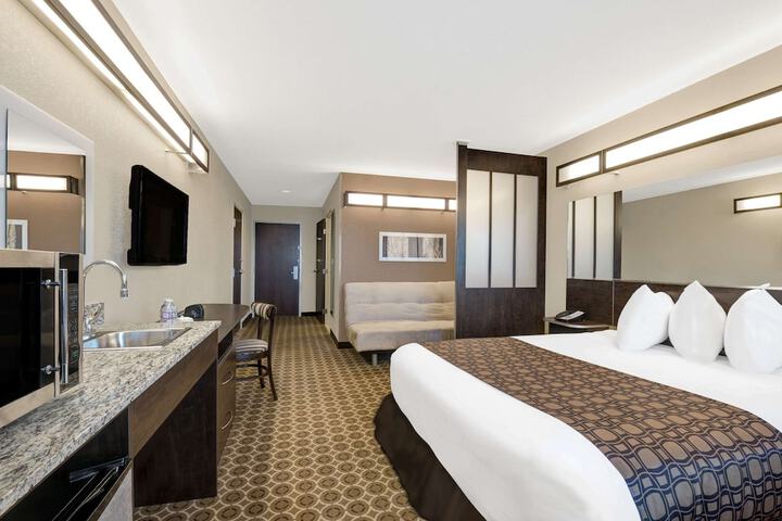 Room 13 of 24