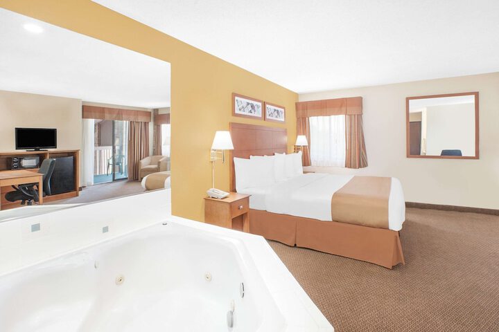 Room 15 of 21