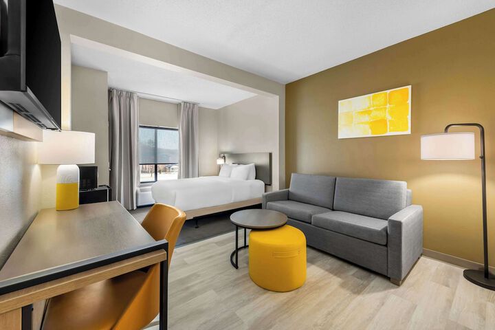 Room 13 of 28