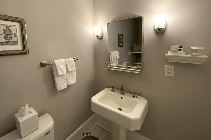 Room 47 of 103