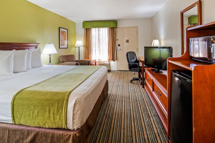 Room 30 of 34