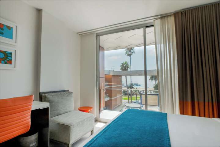 Room 42 of 80