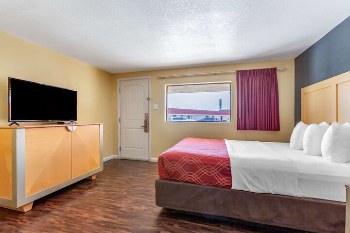 Room 13 of 32