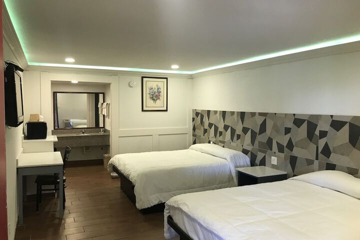 Room 4 of 8