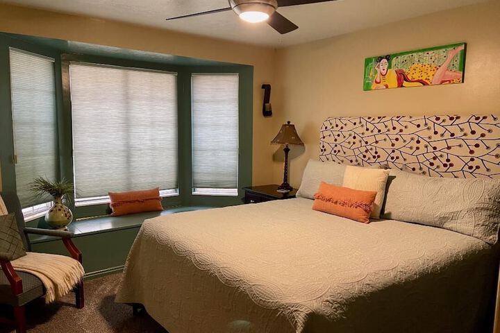Room 3 of 37