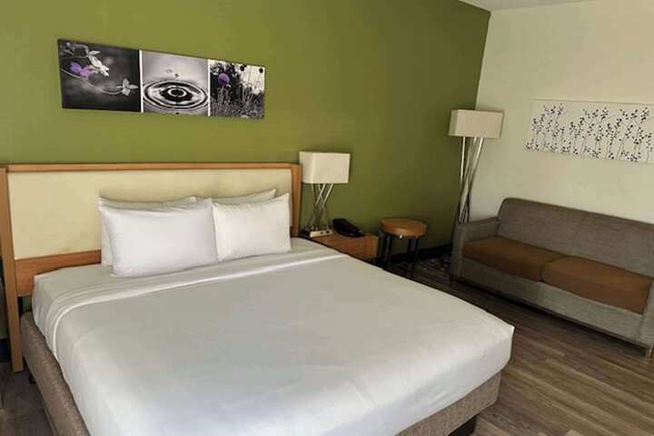 Room 34 of 47