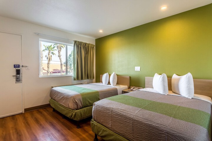 Room 18 of 29