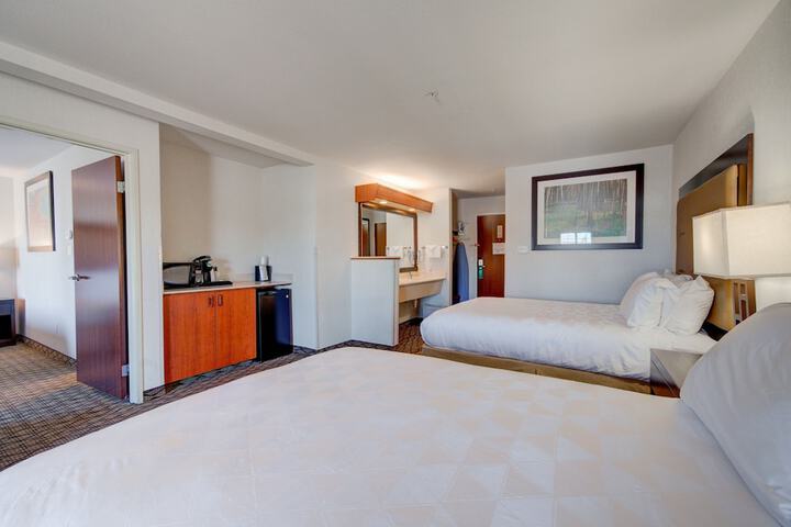 Room 157 of 215