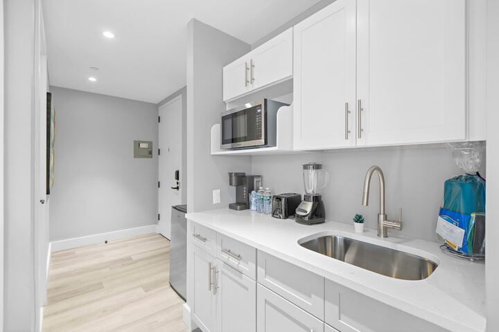 Global Luxury Suites at the Arches