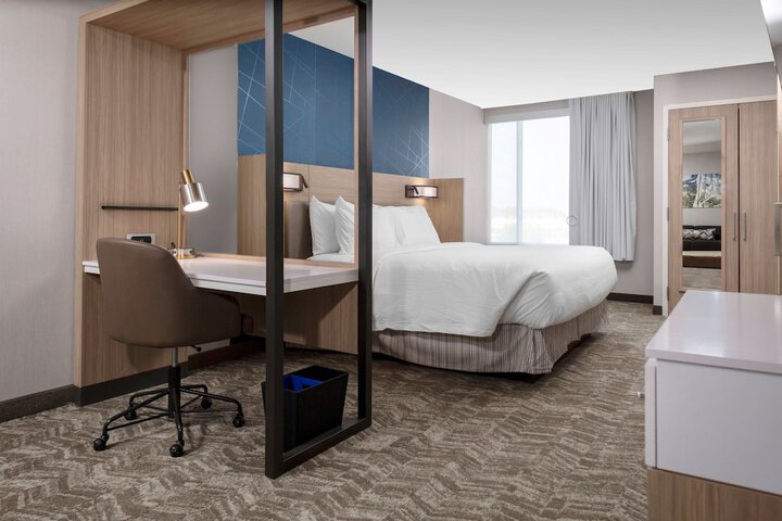 Room 17 of 28