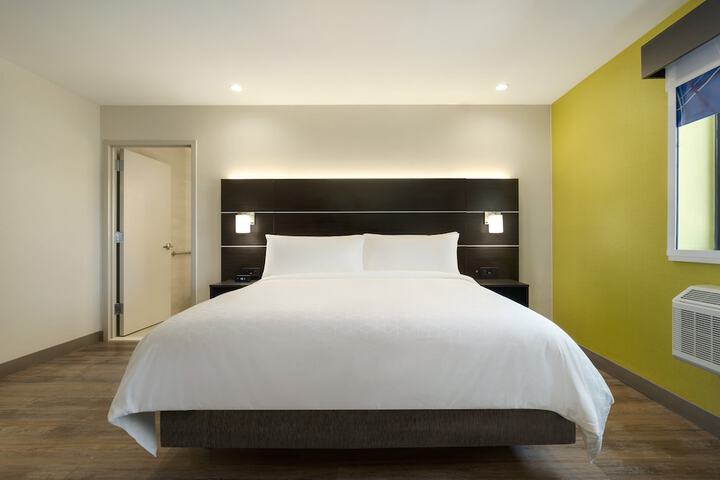 Room 25 of 43