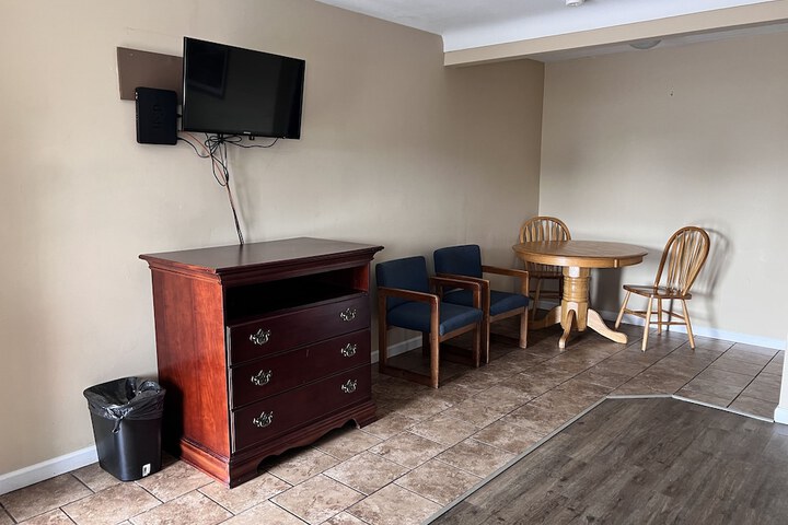 Room 12 of 17