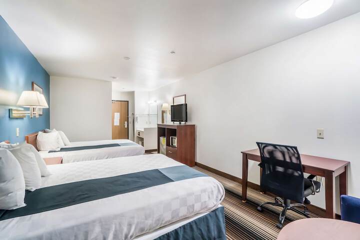 Room 10 of 32