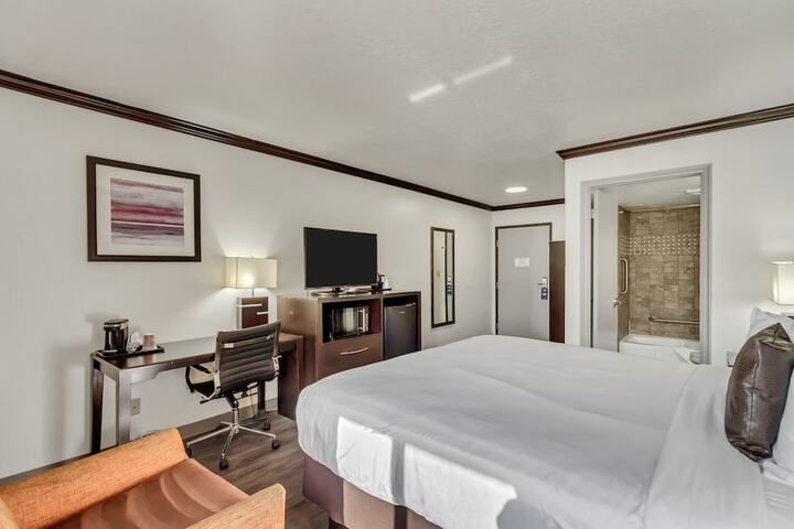 Room 25 of 103