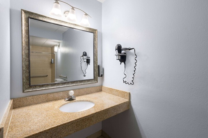 Room 25 of 65