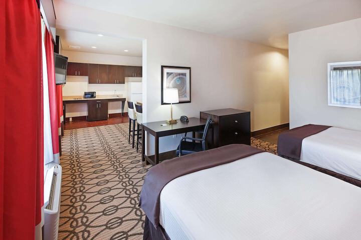 La Quinta Inn & Suites by Wyndham Pearsall