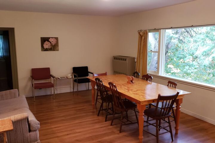 Room 51 of 215
