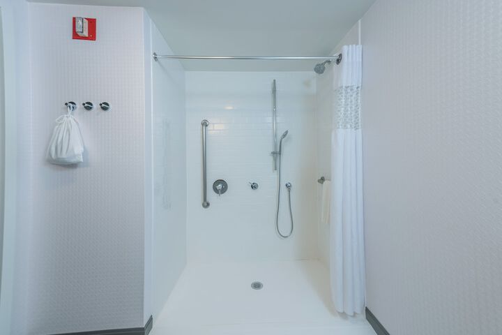 Room 8 of 27